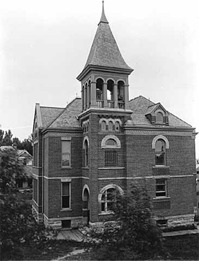 School building on North Broadway, Alden Minnesota, 1910