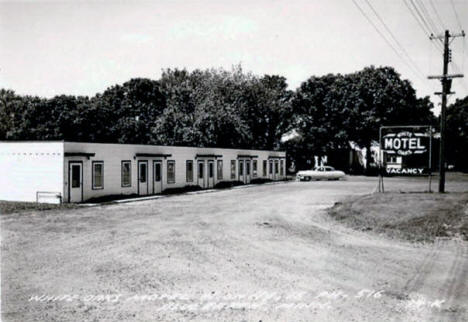 White Oaks Motel, Blue Earth Minnesota, 1940's