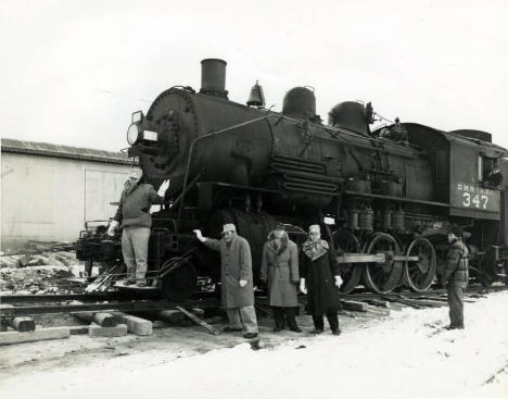 Moving the D&IR steam locomotive 347 to the Museum of Mining, 1953