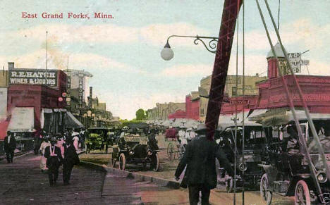 Street scene, East Grand Forks Minnesota, 1915