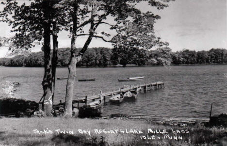 Jack's Twin Bay Resort on Lake Mille Lacs, Isle Minnesota, 1950's?