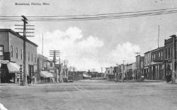 Broadway, Akeley.