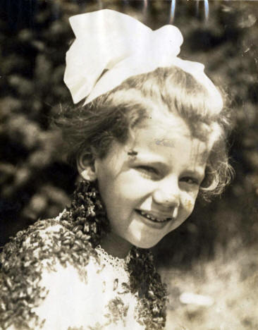 Bernice Weinzierl covered in bees at the Minnesota State Fair, 1922