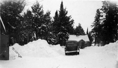 Cottage at Shady Rest Resort, Alexandria Minnesota, 1940's