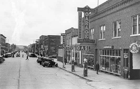 Street scene in downtown Brainerd Minnesota, 1930