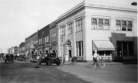 Street scene in downtown Brainerd Minnesota, 1930