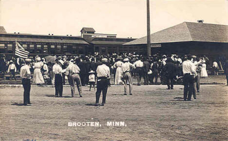 Railroad depot and train, Brooten Minnesota, 1911