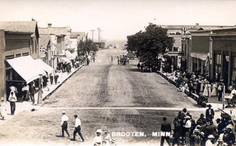 Street scene, Brooten Minnesota, 1911
