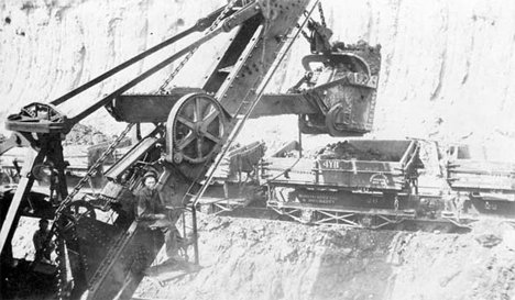 Steam shovel used for digging iron ore, Calumet Minnesota, 1920