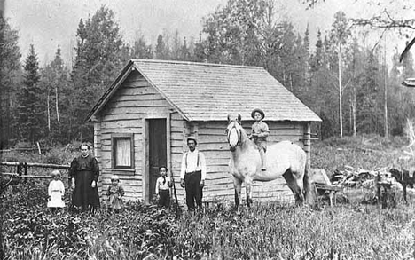 Aho family in front of their home in Karvenkyla, north of Chisholm, 1905