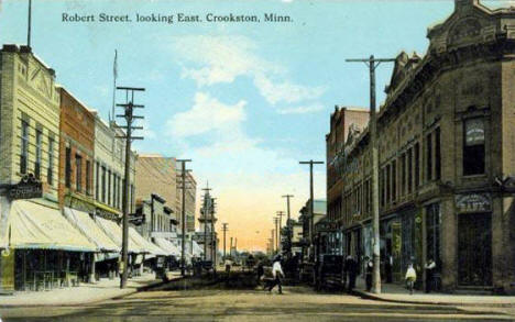 Robert Street looking east, Crookston Minnesota, 1913
