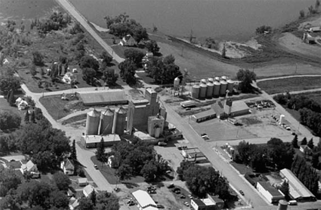 Aerial view, Elevator, Cyrus Minnesota, 1985