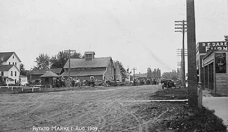 Potato market, Elk River Minnesota, 1909