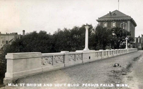 Mill Street Bridge and Government Building, Fergus Falls Minnesota, 1909