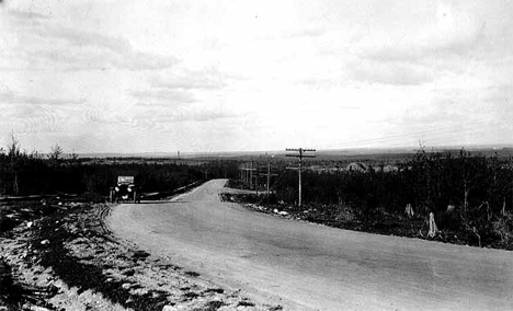 Road leading to Gilbert, St. Louis County, 1920