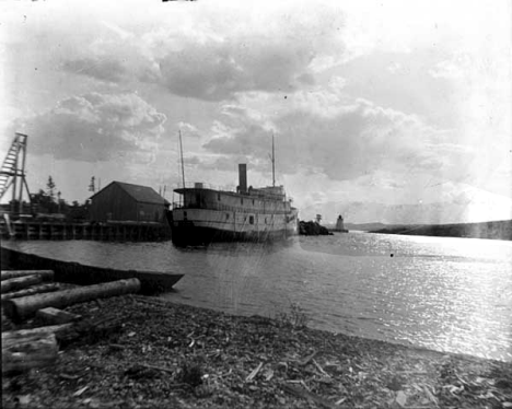 Steamer coming into Grand Marais harbor, 1905