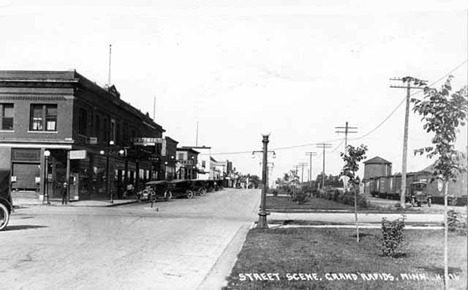 Street scene, Grand Rapids Minnesota, 1925