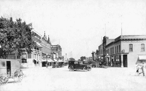 Street scene, Luverne Minnesota, 1924