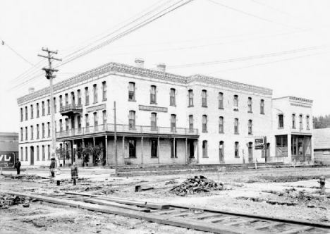 Columbia Hotel at 8th and Front Street, Moorhead Minnesota, 1905