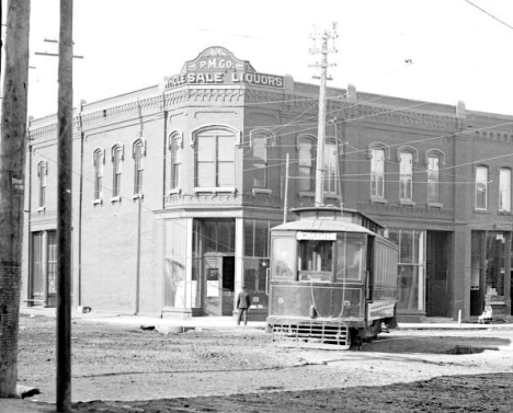 Fargo and Moorhead Street Railway streetcar turning corner, Moorhead Minnesota, 1904-1905