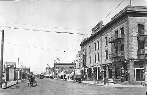 Street scene, Moorhead Minnesota, 1912