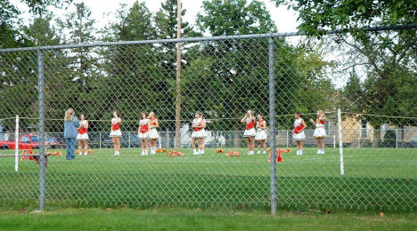 Mountain Iron High School Cheerleaders, 2004