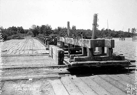 Construction of Pine River Dam site, Cass County, 1904