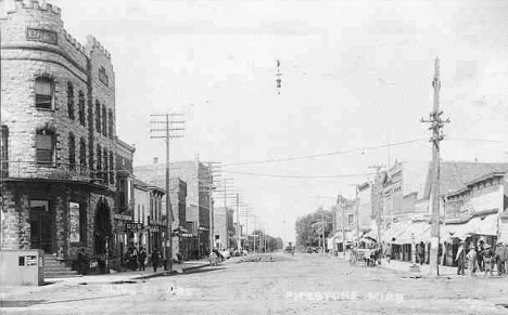 Street scene, Pipestone Minnesota, 1908