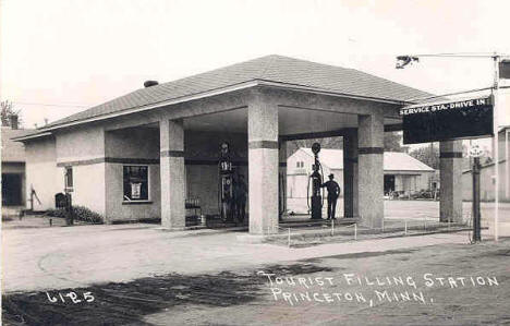 Tourist Filling Station, Princeton Minnesota, 1930's