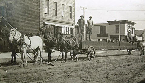 Street scene, Roseau Minnesota, 1900's