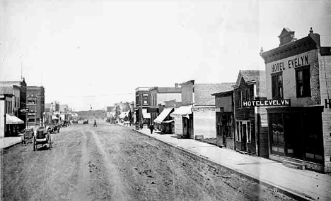 Street scene, Roseau Minnesota, 1919