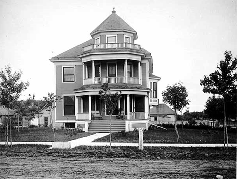 W.H. Lewis residence, Staples Minnesota, 1910