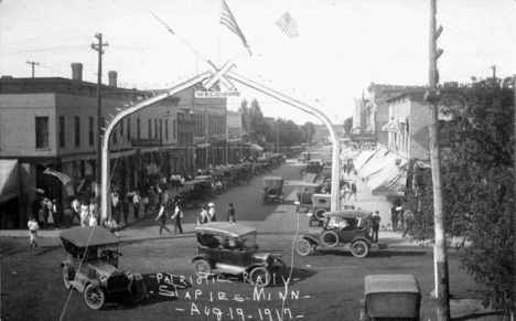 Patriotic rally, Staples Minnesota, 1917