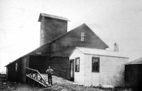 Strandquist Elevator, Strandquist Minnesota, 1915