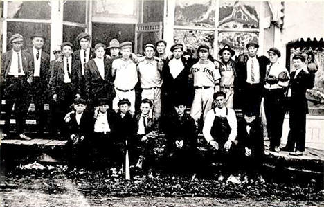 The Tenstrike baseball team and others standing in front of a shop, 1905