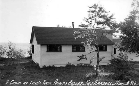 Cabin at Lind's Twin Points Resort, Two Harbors Minnesota, 1940's