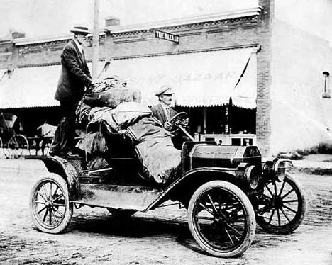 Mail delivery, Warren Minnesota, 1920