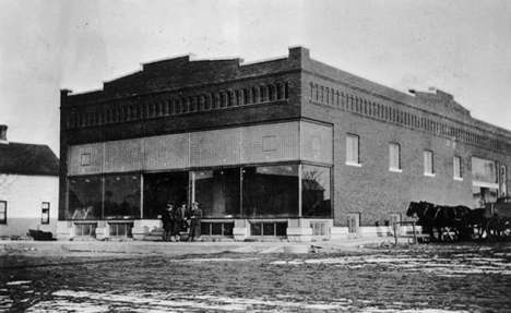 Street scene, Westbrook Minnesota, 1916