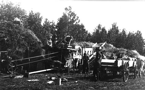 Threshing scene on John Masons farm, Williams Minnesota, 1920