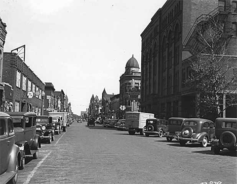 Looking east on Third from Washington, Winona Minnesota, 1937