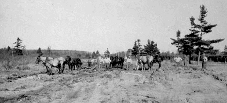 Grading trunk highway 35, Aurora, Minnesota, 1933