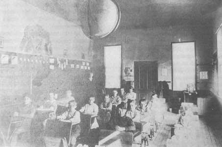 The Old Wooden Swatara School, 1917 - Courtesy of Truman and Hazel Biskey