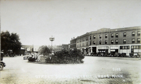 Street scene, Detroit Lakes Minnesota, 1930's