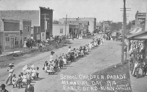 School children parade, Eagle Bend Minnesota, Memorial Day 1910