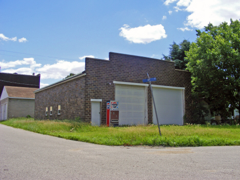 Abandoned garage, Easton Minnesota, 2014