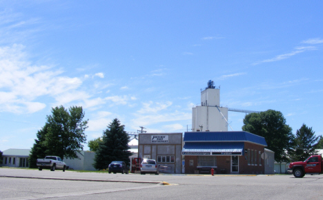 Street scene, Waldorf Minnesota, 2014