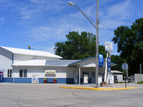 Dave's Grocery, Waldorf Minnesota, 2014