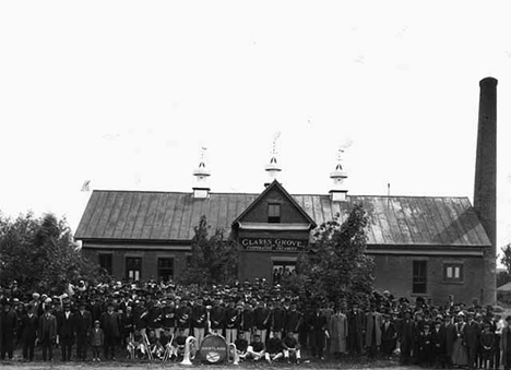 Hartland Band and others at 25th anniversary celebration at Clarks Grove Co-operative Creamery, 1915