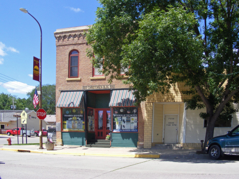 Street scene, Madelia Minnesota, 2014
