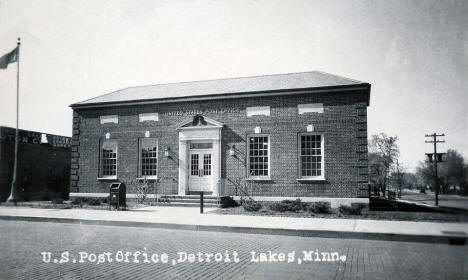 US Post Ofiice, Detroit Lakes Minnesota, 1940's